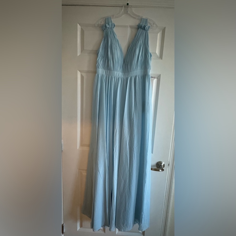 Perfect for prom!
NWT Ieena for Mac Duggal Plunge Neck Chiffon Grecian Gown